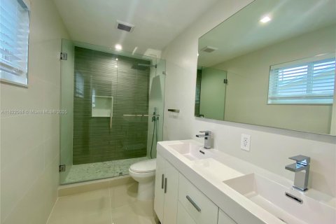 House in Hollywood, Florida 3 bedrooms, 144.65 sq.m. № 1936980 - photo 5