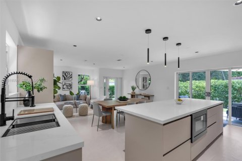 House in Coral Gables, Florida 3 bedrooms № 2281614