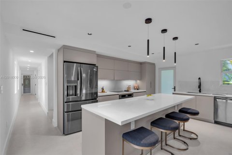 House in Coral Gables, Florida 3 bedrooms № 2281614 - photo 16