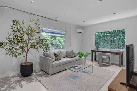 House in Coral Gables, Florida 3 bedrooms № 2281614 - photo 8