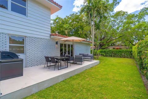 House in Coral Gables, Florida 3 bedrooms № 2281614 - photo 2