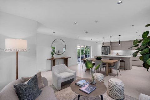 House in Coral Gables, Florida 3 bedrooms № 2281614 - photo 6