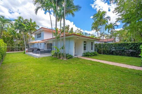 House in Coral Gables, Florida 3 bedrooms № 2281614 - photo 15