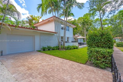 House in Coral Gables, Florida 3 bedrooms № 2281614 - photo 13