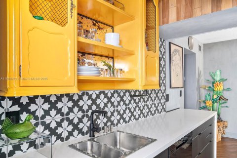 Copropriété à vendre à Miami Beach, Floride: 1 chambre, 63.45 m2 № 1944976 - photo 13