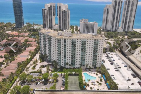 Condo in Sunny Isles Beach, Florida, 1 bedroom  № 2145950