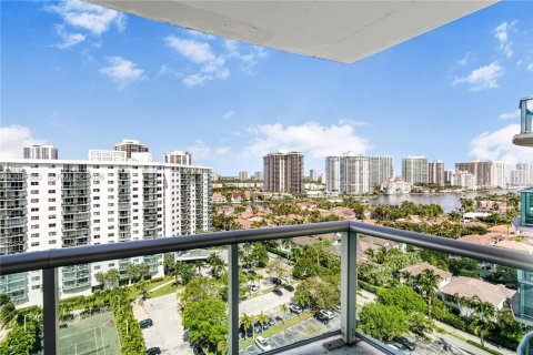 Condo in Sunny Isles Beach, Florida, 1 bedroom № 2145950 - photo 7