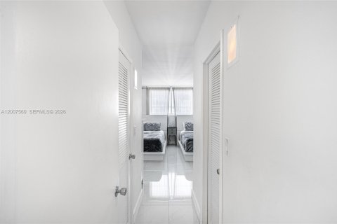 Condo in Sunny Isles Beach, Florida, 1 bedroom № 2145950 - photo 3