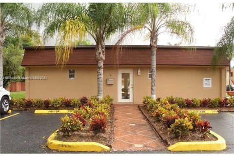 Copropriété à louer à Miami, Floride: 2 chambres, 86.4 m2 № 1811490 - photo 1