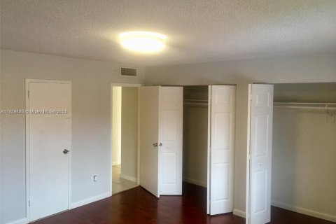 Copropriété à louer à Miami, Floride: 2 chambres, 86.4 m2 № 1811490 - photo 6