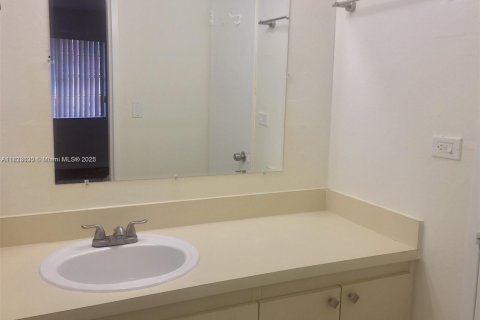 Copropriété à louer à Miami, Floride: 2 chambres, 86.4 m2 № 1811490 - photo 8