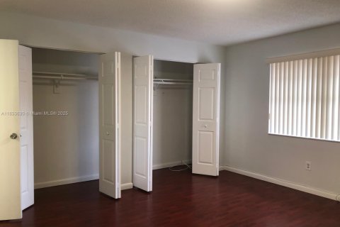 Copropriété à louer à Miami, Floride: 2 chambres, 86.4 m2 № 1811490 - photo 16