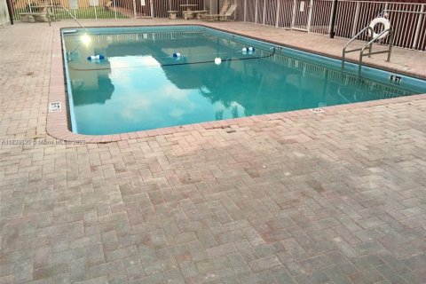 Copropriété à louer à Miami, Floride: 2 chambres, 86.4 m2 № 1811490 - photo 2