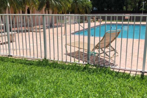 Copropriété à louer à Miami, Floride: 2 chambres, 86.4 m2 № 1811490 - photo 17