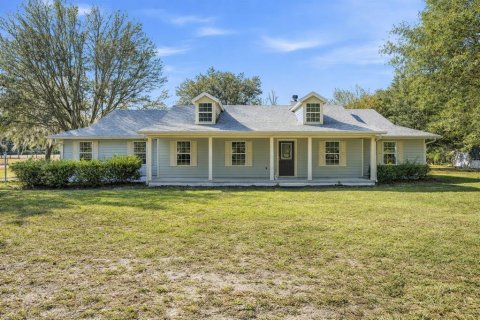 House in Eustis, Florida 3 bedrooms, 172.8 sq.m. № 2112372