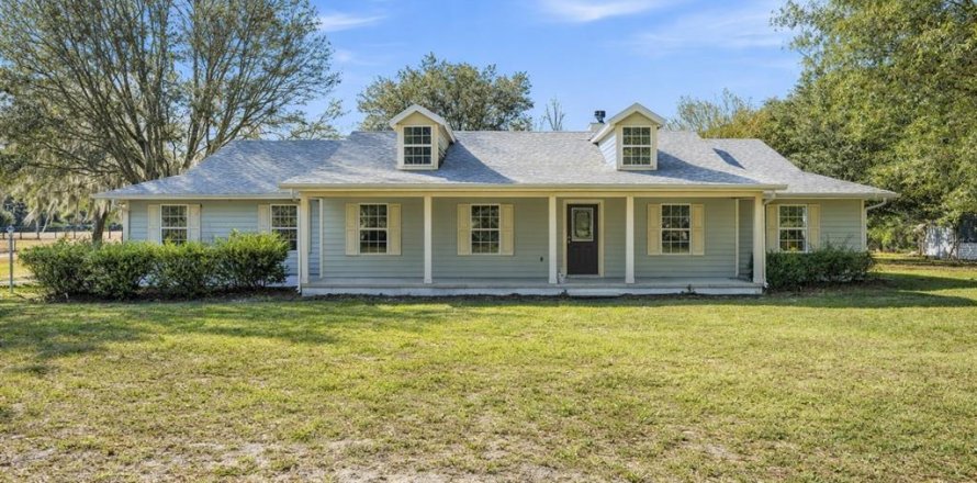 House in Eustis, Florida 3 bedrooms, 172.8 sq.m. № 2112372