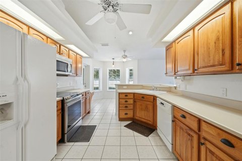 House in Eustis, Florida 3 bedrooms, 172.8 sq.m. № 2112372 - photo 18