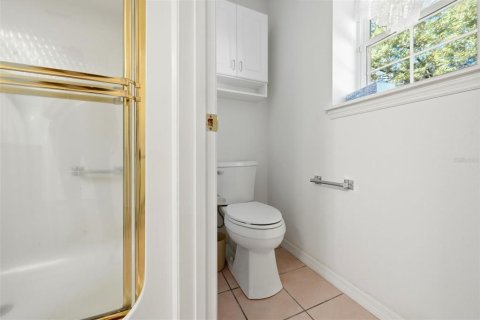 House in Eustis, Florida 3 bedrooms, 172.8 sq.m. № 2112372 - photo 29