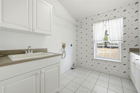 House in Eustis, Florida 3 bedrooms, 172.8 sq.m. № 2112372 - photo 22