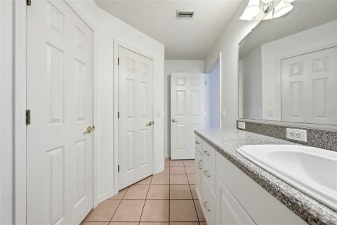 House in Eustis, Florida 3 bedrooms, 172.8 sq.m. № 2112372 - photo 30