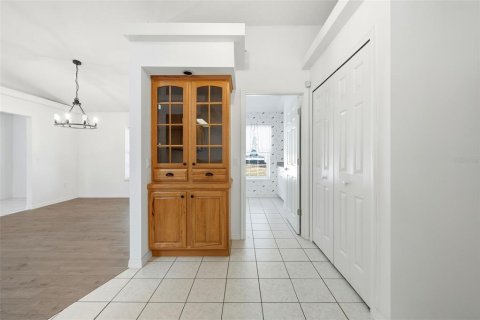 House in Eustis, Florida 3 bedrooms, 172.8 sq.m. № 2112372 - photo 21