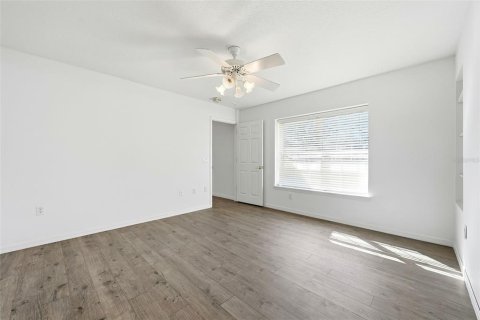 House in Eustis, Florida 3 bedrooms, 172.8 sq.m. № 2112372 - photo 26