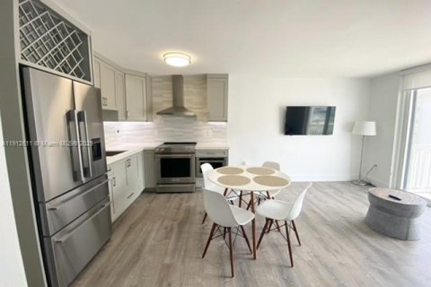 Condominio en alquiler en Miami Beach, Florida, 1 dormitorio, 60.85 m2 № 1969374 - foto 4