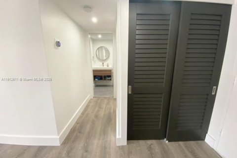 Condominio en alquiler en Miami Beach, Florida, 1 dormitorio, 60.85 m2 № 1969374 - foto 12