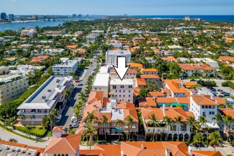 House in Palm Beach, Florida 8 bedrooms, 798.59 sq.m. № 2187589 - photo 6