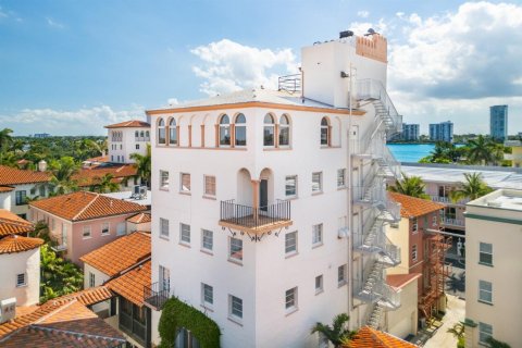 House in Palm Beach, Florida 8 bedrooms, 798.59 sq.m. № 2187589 - photo 5