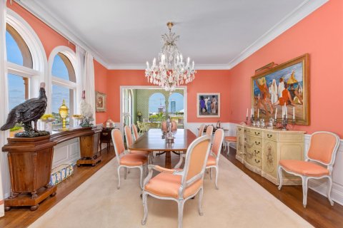 House in Palm Beach, Florida 8 bedrooms, 798.59 sq.m. № 2187589 - photo 20