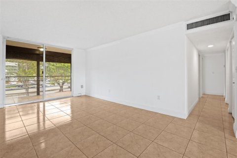 Снять в аренду кондоминиум в Майами, Флорида 2 спальни, 105.44м2, № 2002100 - фото 9