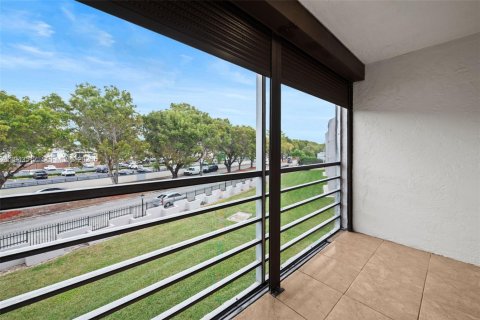 Снять в аренду кондоминиум в Майами, Флорида 2 спальни, 105.44м2, № 2002100 - фото 25