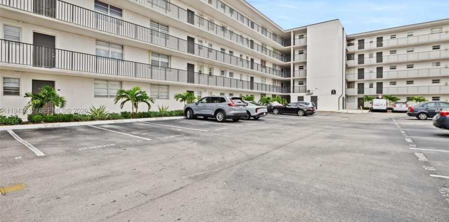 Кондоминиум с 2 спальнями в Майами, Флорида № 2002100