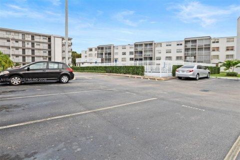 Снять в аренду кондоминиум в Майами, Флорида 2 спальни, 105.44м2, № 2002100 - фото 29