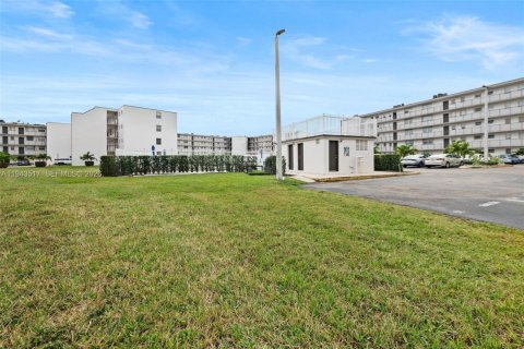 Снять в аренду кондоминиум в Майами, Флорида 2 спальни, 105.44м2, № 2002100 - фото 27