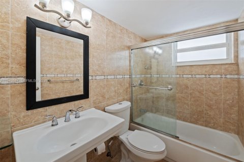 Снять в аренду кондоминиум в Майами, Флорида 2 спальни, 105.44м2, № 2002100 - фото 22