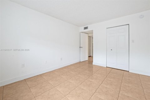 Снять в аренду кондоминиум в Майами, Флорида 2 спальни, 105.44м2, № 2002100 - фото 18