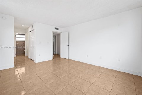 Снять в аренду кондоминиум в Майами, Флорида 2 спальни, 105.44м2, № 2002100 - фото 15