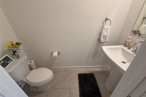 Townhouse in Florida City, Florida 2 bedrooms, 112.23 sq.m. № 1420125 - photo 8