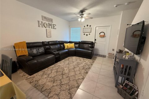 Townhouse in Florida City, Florida 2 bedrooms, 112.23 sq.m. № 1420125 - photo 4