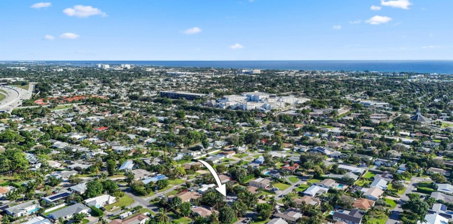 House in Boynton Beach, Florida 3 bedrooms, 189.71 sq.m. № 884387