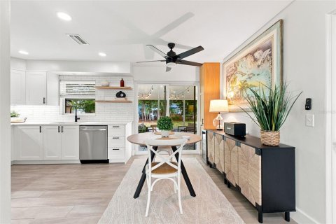 House in Dunedin, Florida 2 bedrooms, 83.98 sq.m. № 2200257 - photo 12