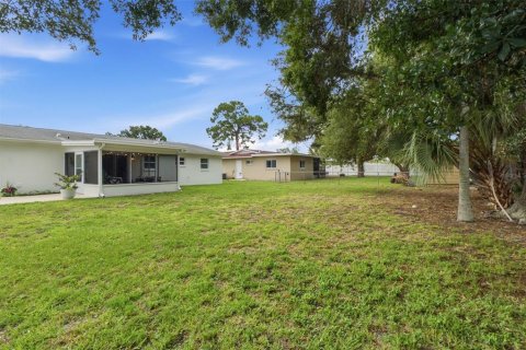 House in Dunedin, Florida 2 bedrooms, 83.98 sq.m. № 2200257 - photo 24