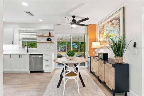 House in Dunedin, Florida 2 bedrooms, 83.98 sq.m. № 2200257 - photo 7