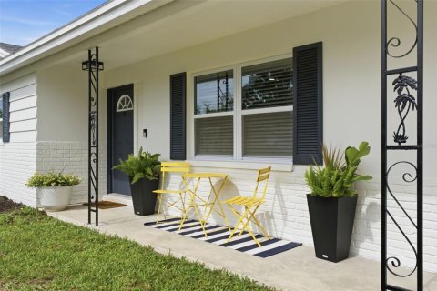 House in Dunedin, Florida 2 bedrooms, 83.98 sq.m. № 2200257 - photo 2