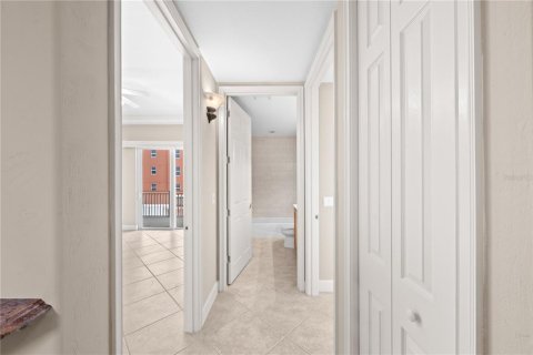Condo in Daytona Beach, Florida, 3 bedrooms  № 2214735 - photo 9