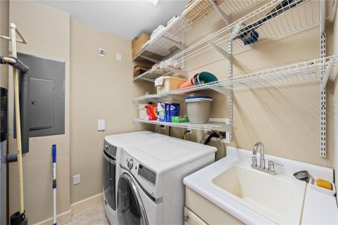 Condo in Daytona Beach, Florida, 3 bedrooms  № 2214735 - photo 23