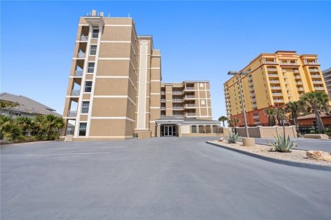 Condo in Daytona Beach, Florida, 3 bedrooms  № 2214735 - photo 3