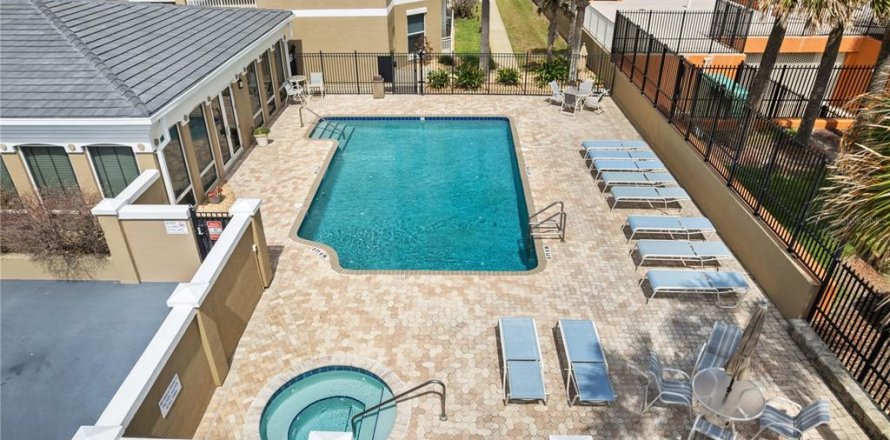 Condo in Daytona Beach, Florida, 3 bedrooms  № 2214735
